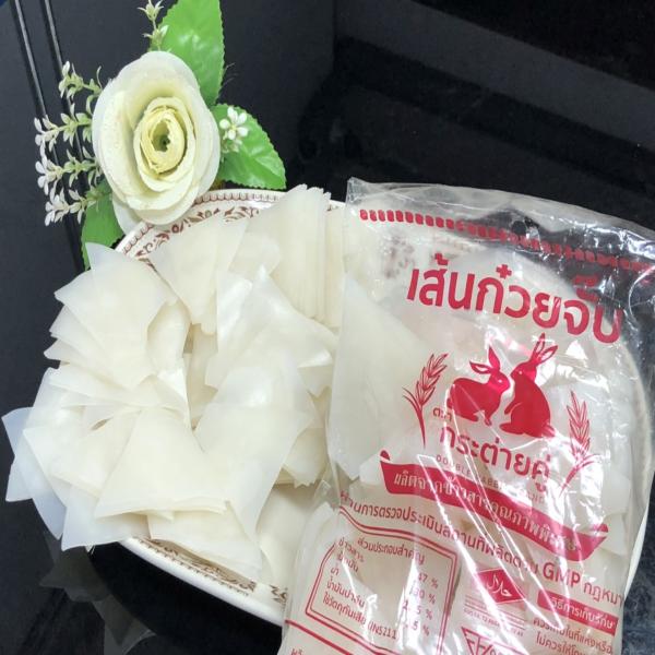 Triangle flat noodle (Kuay Chap)