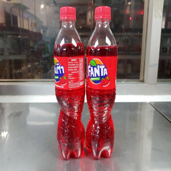 น้ำหวานกลิ่นสตรอเบอร์รี ขวดพลาสติก