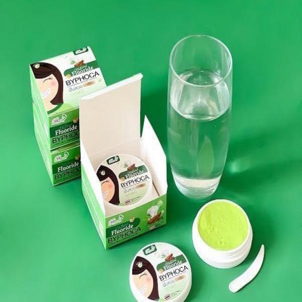 FLUORIDE & HERBALS WHITENING TOOTHPASTE NET.WT 25 G.