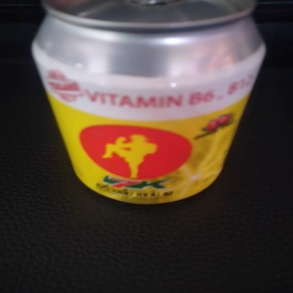 เครื่องดื่มผสมกาเฟอีน วิตามินบี 6 วิตามิน 12