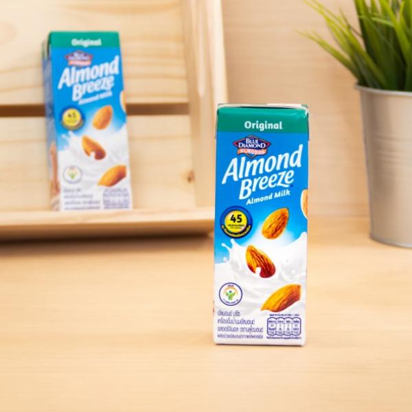 อัลมอนด์ บรีซ เครื่องดื่มน้ำนมอัลมอนด์ รสออริจินอล