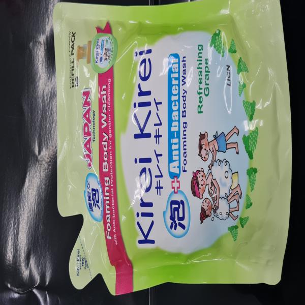 โฟมอาบน้ำ คิเรอิ คิเรอิ (รีเฟรชชิ่ง เกรป) 900 มล., 600 มล. (สิงคโปร์)