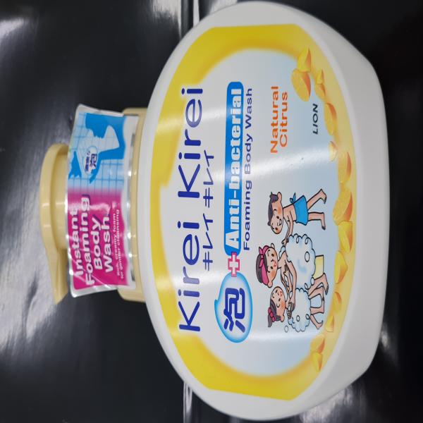 โฟมอาบน้ำ คิเรอิ คิเรอิ (เนเชอรัล ซีตรัส) 900 มล., 600 มล. (สิงคโปร์)