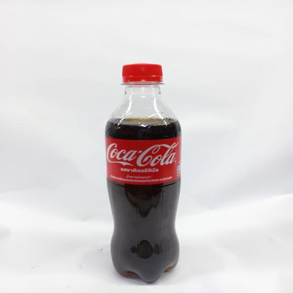 เครื่องดื่ม โคคา-โคลา(โค้ก) สูตรน้ำตาลน้อย (ชนิดขวดพลาสติก)