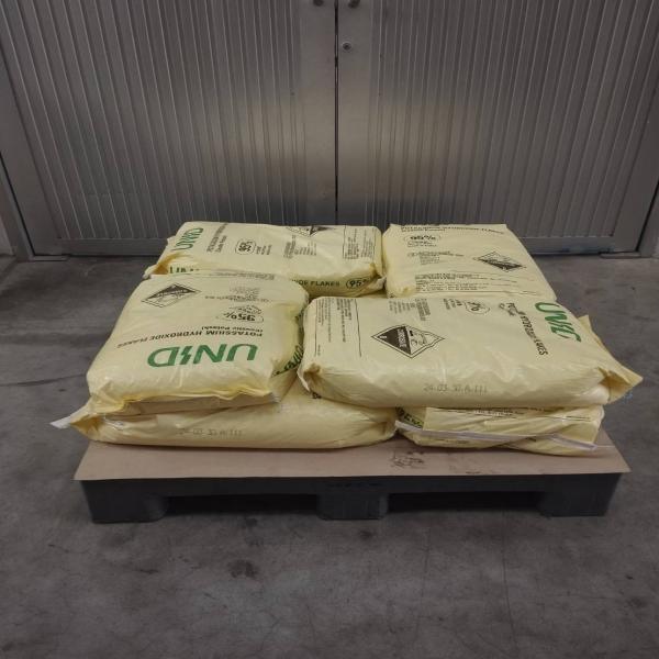 POTASSIUM HYDROXIDE 95% FLAKE - UNID CO..LTD / KOREA