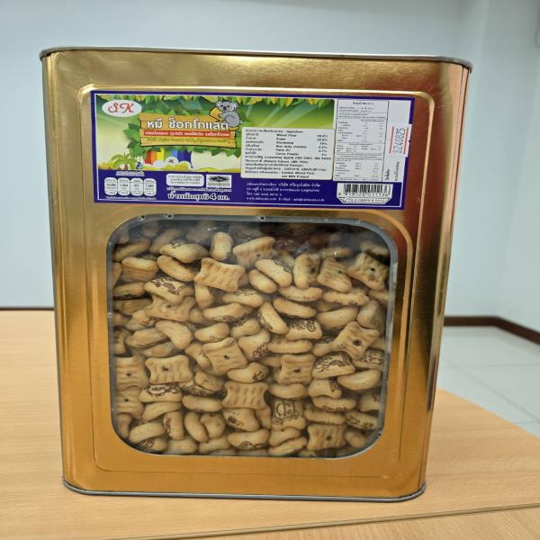 Bear shape biscuit with chocolate cream