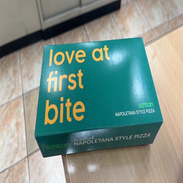 Oval pizza BBQ chicken