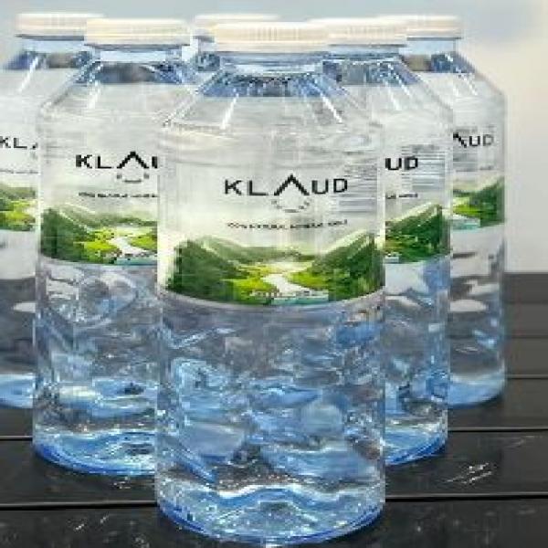 100% natural mineral water.