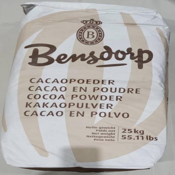 Cocoa powder and cocoa mass