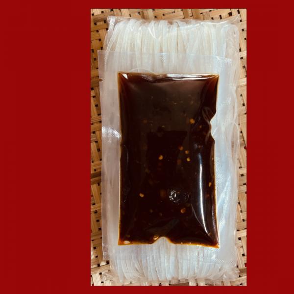 ผัดหมี่โคราชพร้อมน้ำปรุงสำเร็จรูป รสเผ็ด น้ำหนักบรรจุ 100 g., 140 g., 220 g.