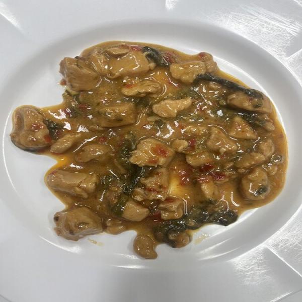 ผัดกะเพราไก่แซ่บ (ตราแซ่บโบร๋)