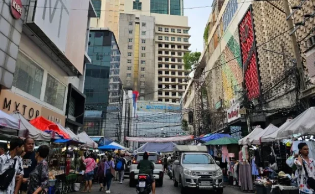 Pratunam Night Market