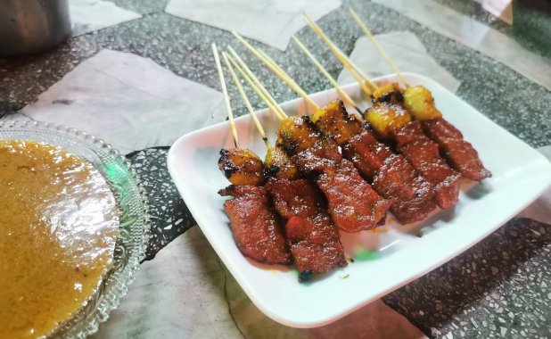 Islamic Restaurant Sarina Loet Ros