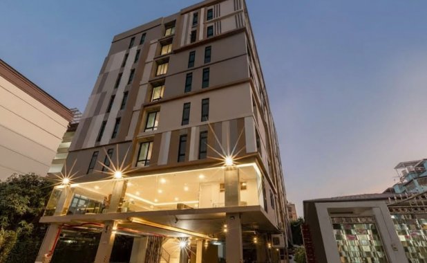 Impress Huai Khwang Hotel